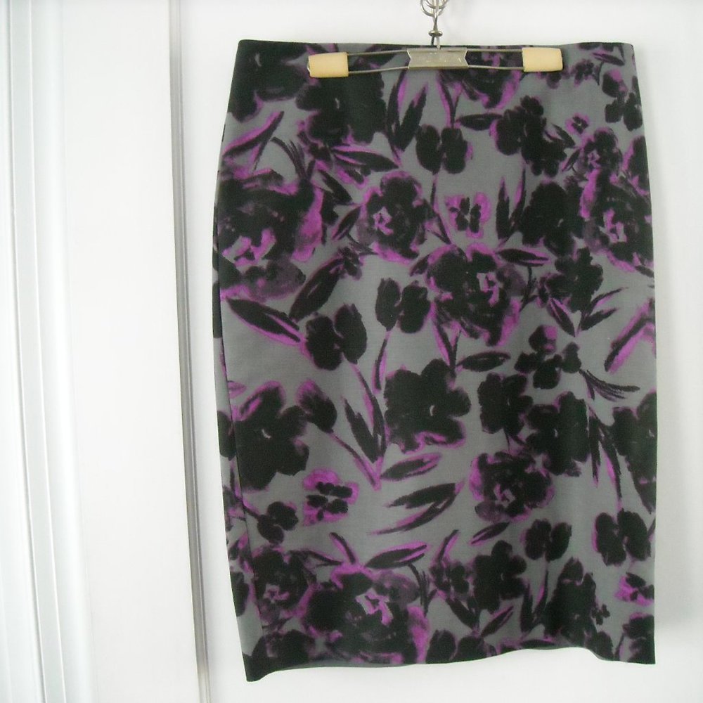 Lord & Taylor Pencil Skirt – Size 6